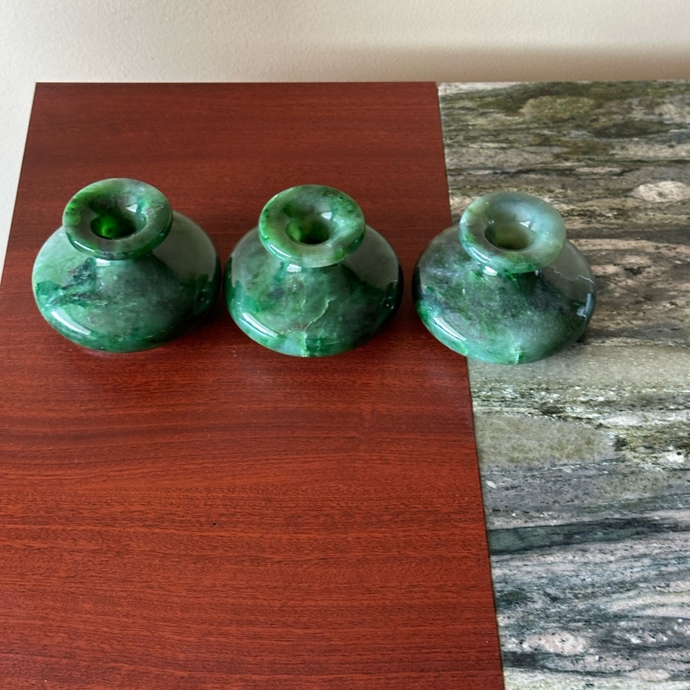Antique1970s Vintage Russian
Siberian Jade Stone Vases In a rich "spinach"green - Picture 11 of 15